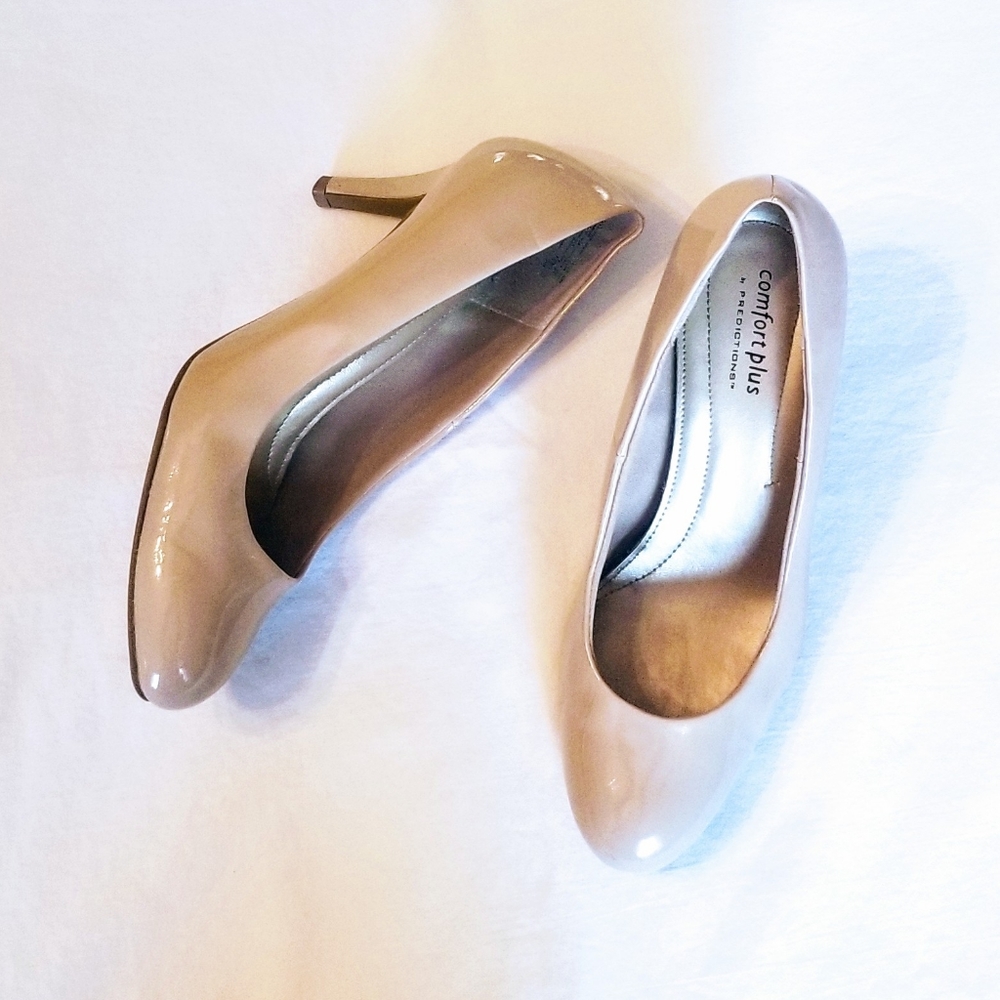 Nude pumps